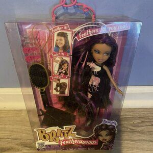 BNIB BRATZ FEATHERAGEOUS “YASMIN” & ACCESSORIES